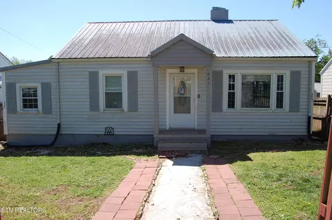 621 Ferry St, Loudon, TN 37774