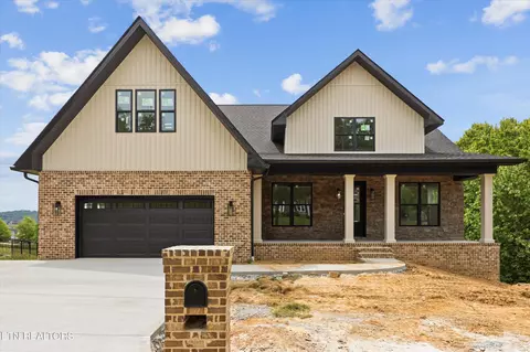 105 Mistletoeberry Rd, Oak Ridge, TN 37830