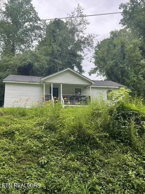 132 Cherry Dr, Harriman, TN 37748