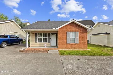 918 Middlebrook Ct, Sevierville, TN 37862