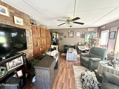 Living - 243 Goat Town Rd, Ewing, VA 24248 photo 1 of 2