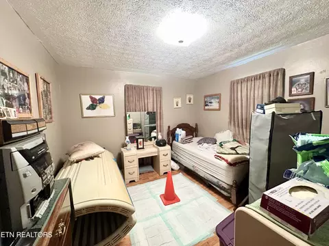 Bedroom - 243 Goat Town Rd, Ewing, VA 24248 photo 2 of 3