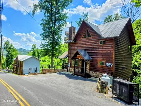 367 Wiley Oakley Dr, Gatlinburg, TN 37738