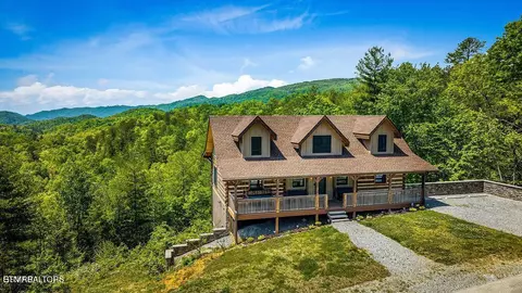 335 Hawken Dr, Walland, TN 37886