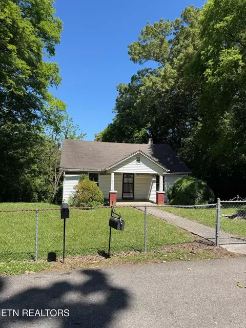 835 Spring Dr, Knoxville, TN 37920