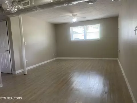 Living - 295 Forge Ridge Rd, Harrogate, TN 37752 photo 3 of 3