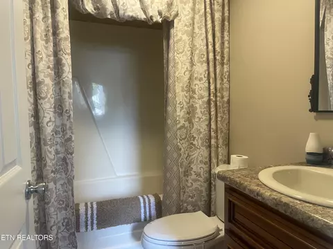 Bath - 295 Forge Ridge Rd, Harrogate, TN 37752 photo 2 of 2