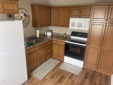 Kitchen - 295 Forge Ridge Rd, Harrogate, TN 37752 photo 2 of 2