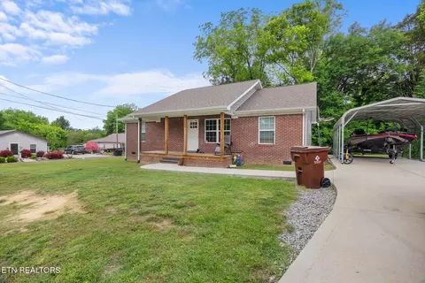 320 W Walnut St, Madisonville, TN 37354