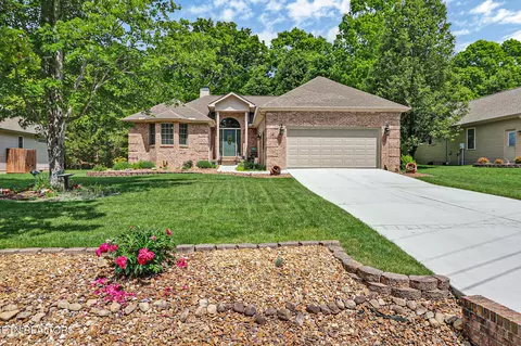 14 Dickens Ln, Crossville, TN 38558