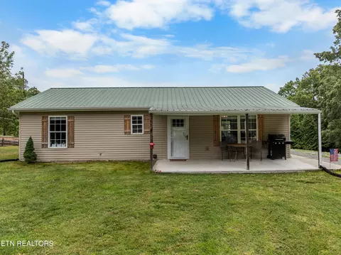 415 Mcghee Ln, Jacksboro, TN 37757