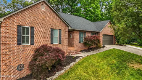 1314 Belleau Dr, Maryville, TN 37804