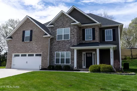 8529 Creek Valley Ln, Knoxville, TN 37931