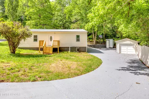 601 Carrie Cir, Strawberry Plains, TN 37871