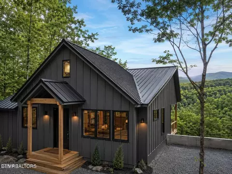 4076 Ridgeback Ln, Sevierville, TN 37862