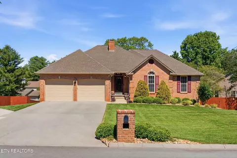 315 Silo Dr, Lenoir City, TN 37772