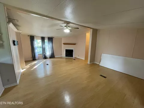 Living - 110 3rd St, Corryton, TN 37721 photo 4 of 5