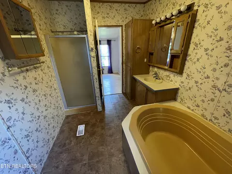 Bath - 110 3rd St, Corryton, TN 37721 photo 2 of 3