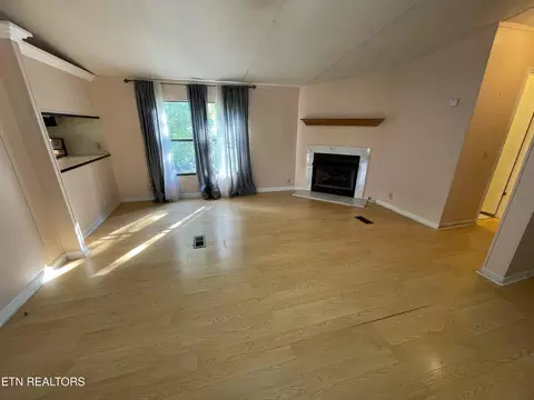 Living - 110 3rd St, Corryton, TN 37721 photo 3 of 5
