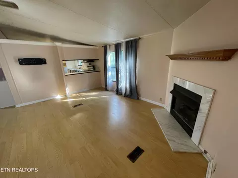 Living - 110 3rd St, Corryton, TN 37721 photo 2 of 5