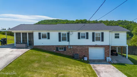 110 Hillcrest Dr, Harriman, TN 37748