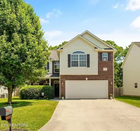 1624 Silver Oak Ln, Lenoir City, TN 37772