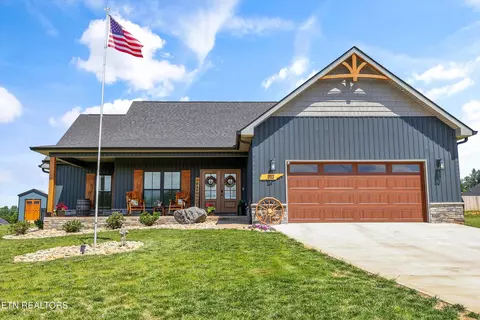 853 Pinebrooke Dr, Maryville, TN 37801