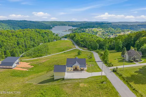 164 Kennedys Loop, La Follette, TN 37766
