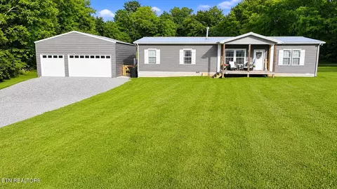 250 Cedar Crest Ln, Friendsville, TN 37737