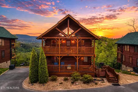 2815 White Oak Ridge Ln, Sevierville, TN 37862