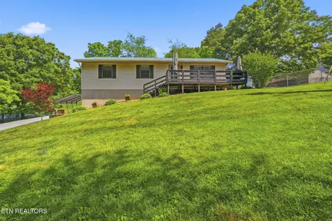 2042 Deerfield Cir, New Market, TN 37820