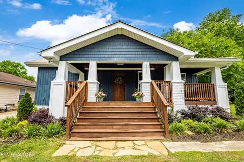 2821 NE Valley View Dr, Knoxville, TN 37917