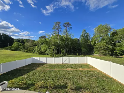 Exterior - 524 Shields Crossing Dr, Bean Station, TN 37708 photo 11 of 17