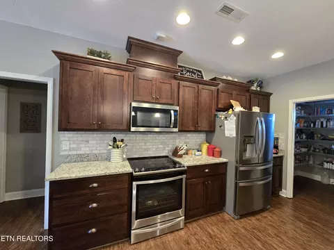 Kitchen - 524 Shields Crossing Dr, Bean Station, TN 37708 photo 2 of 3