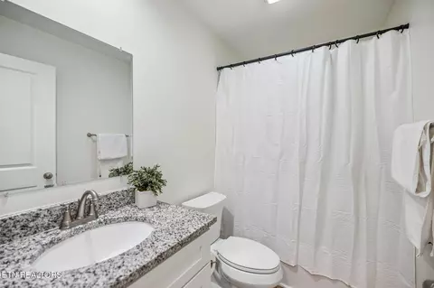 Bath - 1257 Cole Dr, Talbott, TN 37877 photo 3 of 3