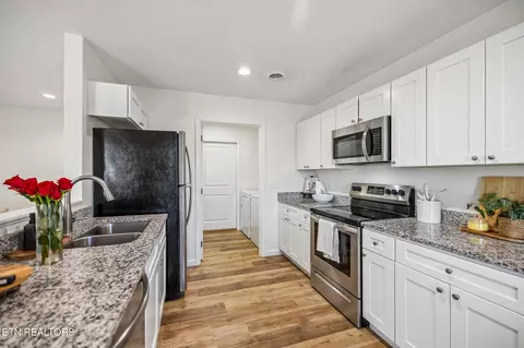 Kitchen - 1257 Cole Dr, Talbott, TN 37877 photo 2 of 2