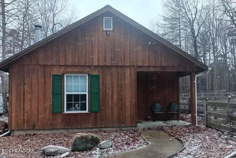 684 Spruce Creek Dr, Jamestown, TN 38556