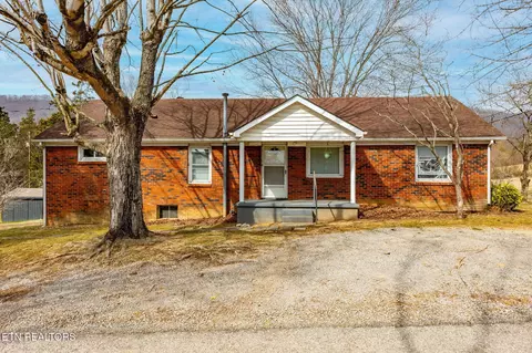 106 Butter Egg Rd, Jacksboro, TN 37757