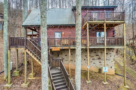 1910 Orchard Dr, Sevierville, TN 37876