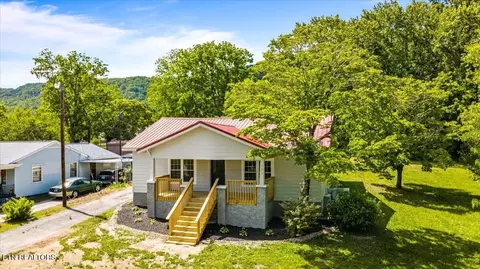 922 W Central Ave, La Follette, TN 37766