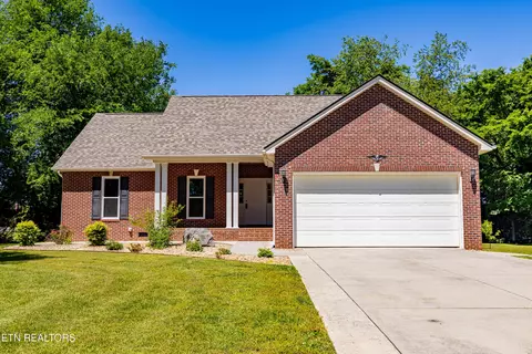 1303 Apache Ct, Maryville, TN 37801