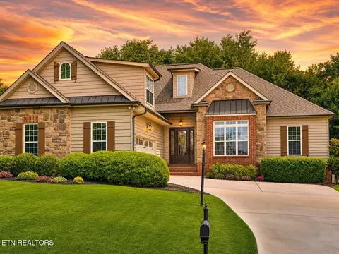 1600 Autumn Tree Ln, Knoxville, TN 37922