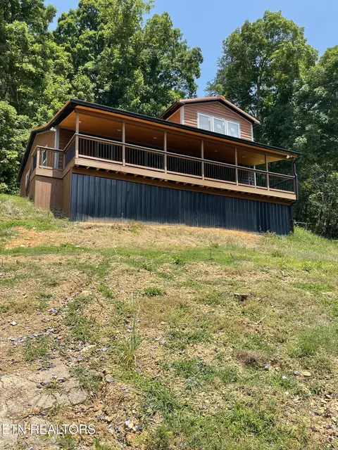 1908 Inskip Ln, Dandridge, TN 37725