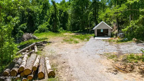 741 Bazel Rd, Harriman, TN 37748