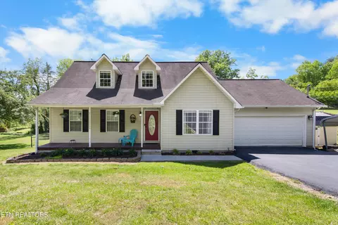 355 Eagle Bluff Rd, Jacksboro, TN 37757