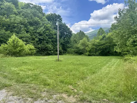 Exterior - 955 Rock Haven Rd, Bean Station, TN 37708 photo 6 of 9