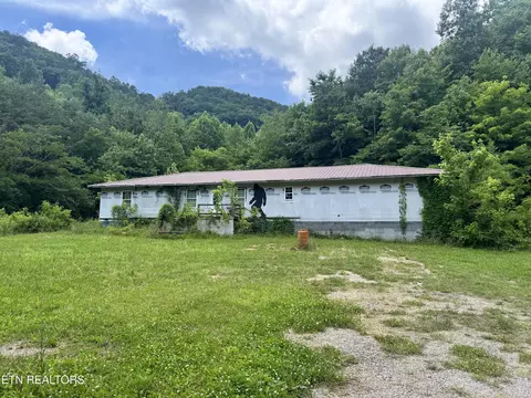 Exterior - 955 Rock Haven Rd, Bean Station, TN 37708 photo 8 of 9
