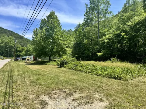 Exterior - 955 Rock Haven Rd, Bean Station, TN 37708 photo 2 of 9