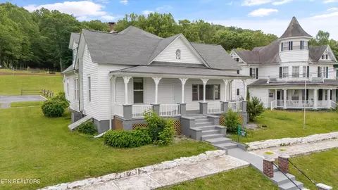 313 W Spring St, Oliver Springs, TN 37840