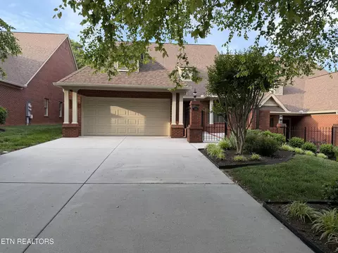 1476 Cottage Glen Ln, Maryville, TN 37801